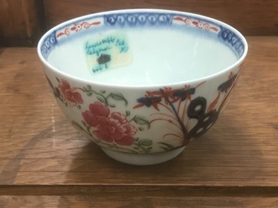 Lot 199 - 18th century Lowestoft Regrave pattern teabowl