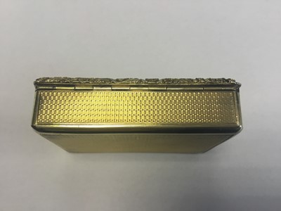 Lot 1 - Fine Georgian silver gilt presentation table snuff box of retangular form with romantic cartouche to lid decorated with huntsman and female admirer with hound and putti, engine turned ground with f...