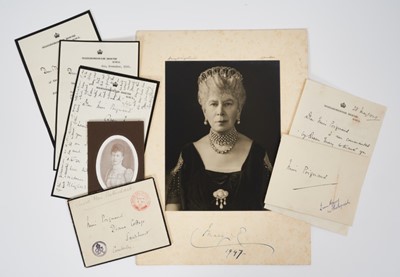 Lot 25 - H.M.Queen Mary, fine 1940s signed portrait photograph of the Queen wearing diamond and pearl jewellery by Hay Wrightson signed in ink on mount ' Mary R 1947', 33 x 24 cm