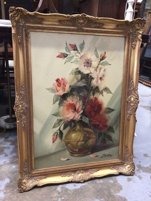 Lot 383 - V Maidrann oil on canvas still life of flowers