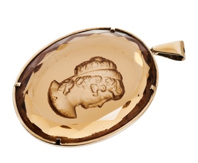 Lot 83 - Intaglio pendant in gold mount