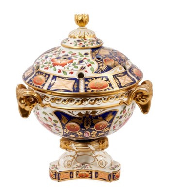 Lot 240 - Regency imari pattern pot pourri and cover