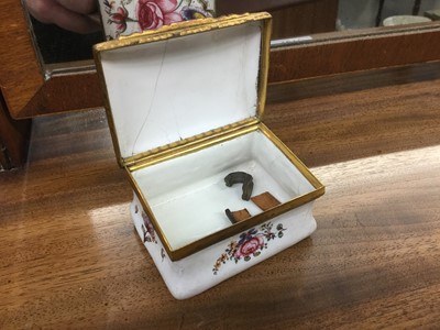Lot 354 - Early 19th century Continental enamel trinket box with floral decoration