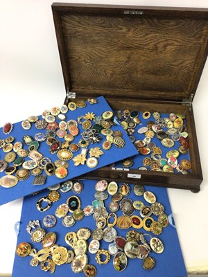Lot 98 - Large collection of vintage scarf clips within four oak canteen cases