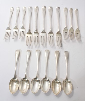 Lot 429 - 17 matching pieces of Edwardian silver Old English pattern flatware.