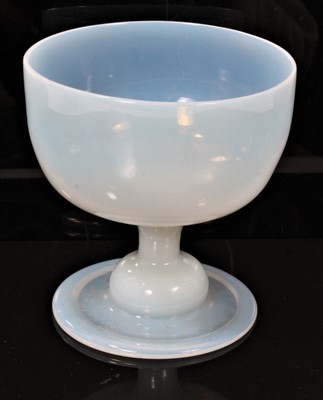 Lot 293 - An early 19th century opaque glass bowl