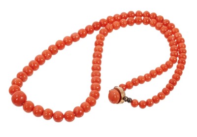 Lot 656 - Antique coral bead necklace with a string of graduated coral beads measuring approximately 4.5 - 8.5mm on a gold and coral clasp, 43cm.