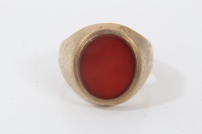 Lot 173 - 9ct gold gentleman's carnelian signet ring