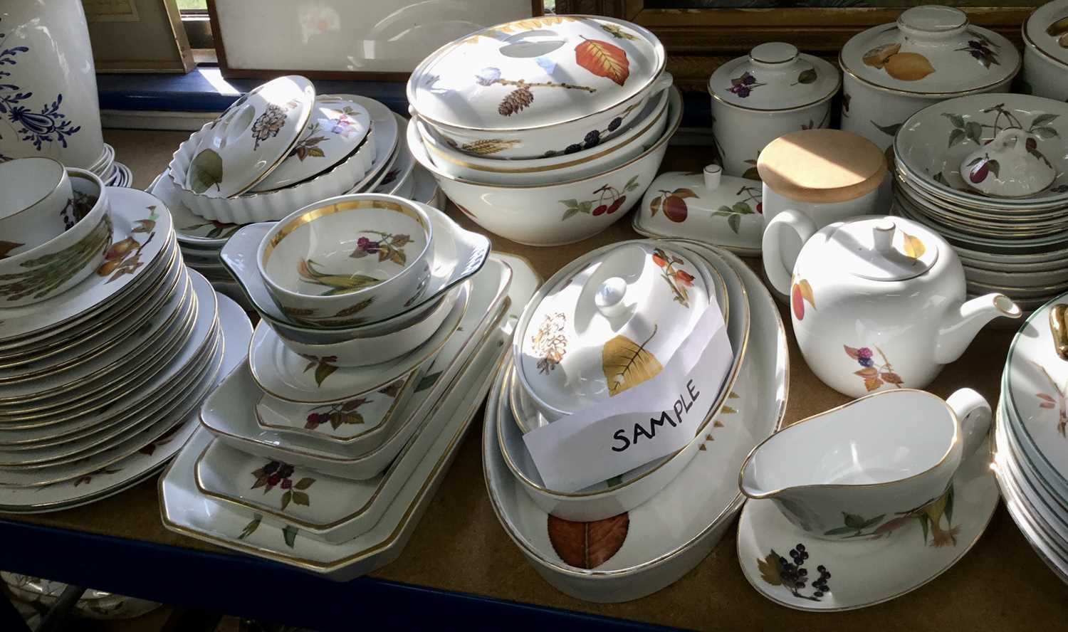 Lot 117 - Extensive collection of Royal Worcester Evesham pattern china, including dinner and tea wares
