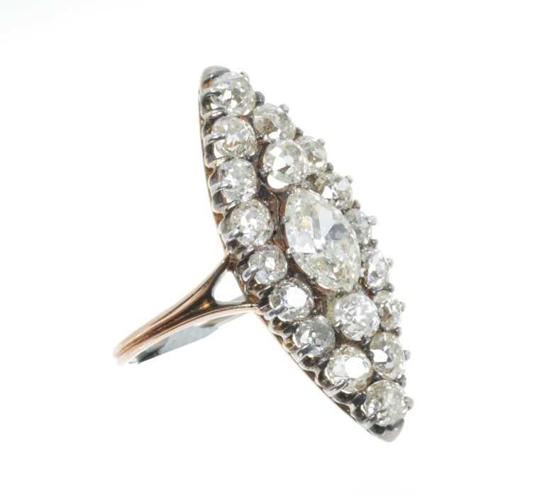 Lot 404 - Impressive Victorian diamond cluster ring