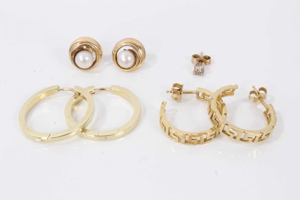 Lot 26 - Group of gold and yellow metal earrings