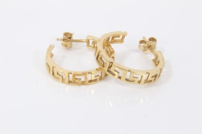 Lot 26 - Group of gold and yellow metal earrings