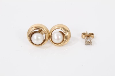Lot 26 - Group of gold and yellow metal earrings