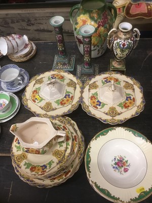 Lot 148 - Decorative ceramics