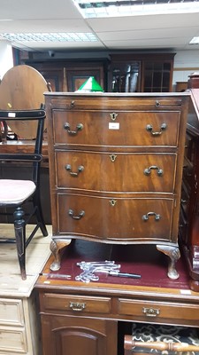 Lot 993 - Mahogany serpentine fronted chest of three drawers