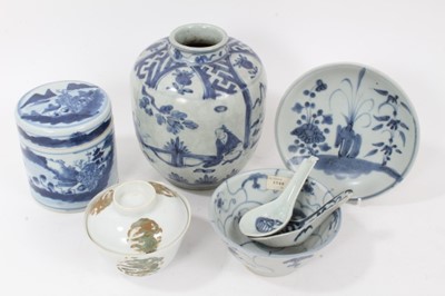 Lot 141 - Chinese blue and white ceramics