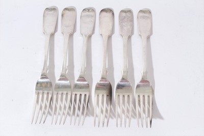 Lot 358 - Six Georgian fiddle pattern dessert forks