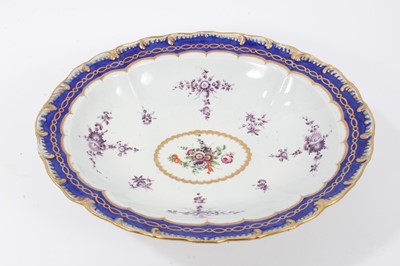 Lot 135 - Worcester footed dish