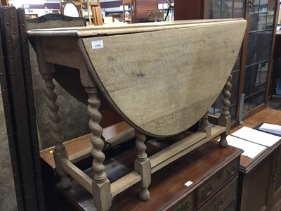 Lot 1139 - Oak dropleaf table on spiral legs