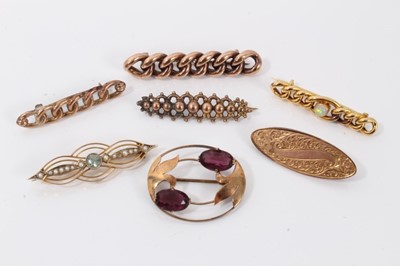 Lot 256 - Group of Victorian gold bar brooches