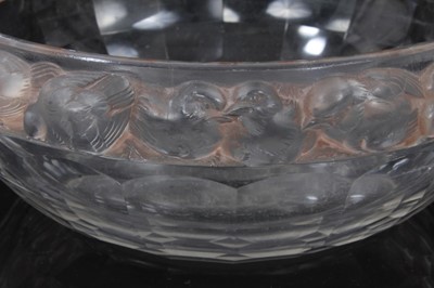 Lot 1240 - Lalique Mesanges glass bowl with bird decoration to rim