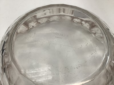 Lot 1240 - Lalique Mesanges glass bowl with bird decoration to rim