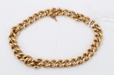 Lot 191 - Yellow metal (stamped 18) curb link bracelet