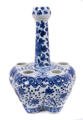 Lot 70 - Chinese blue and white tulip vase