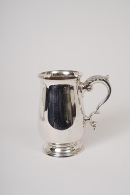 Lot 217 - George III style silver tankard of baluster form, by Elkington, Birmingham 1962