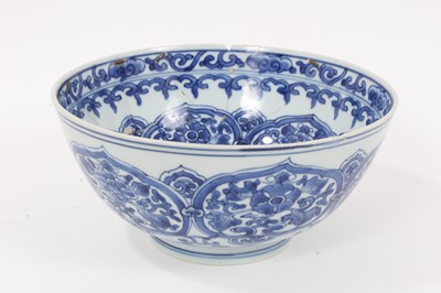 Lot 181 - Chinese blue and white porcelain bowl