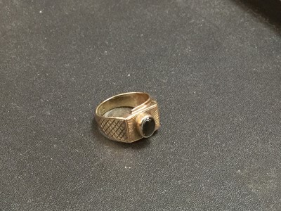 Lot 717 - Antique 14ct gold moonstone ring