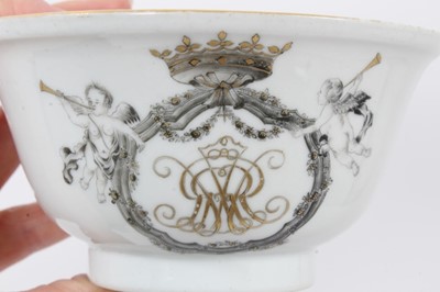 Lot 48 - 18th century Chinese export en grisaille bowl