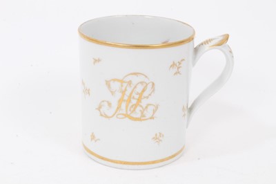 Lot 164 - A Barr Worcester cylindrical mug, decorated in gilt, circa 1800
