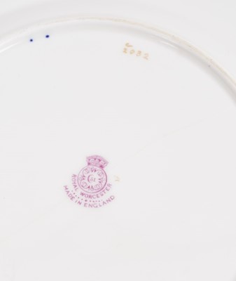 Lot 190 - A Royal Worcester cabinet plate