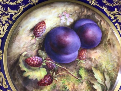 Lot 190 - A Royal Worcester cabinet plate