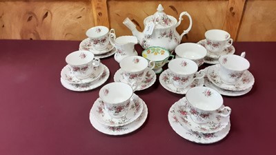 Lot 1273 - Royal Albert Lavendar Rose pattern teaset