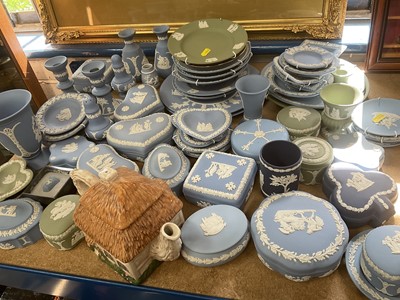 Lot 204 - Quantity of Wedgwood jasperware