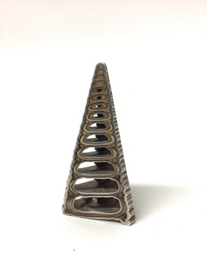 Lot 216 - Unusual silver and shell sculpture