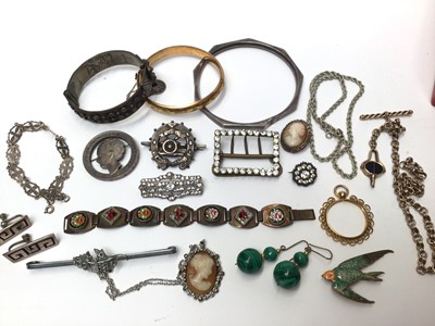 Lot 35 - Jewellery box containing a collection of vintage costume jewellery to i