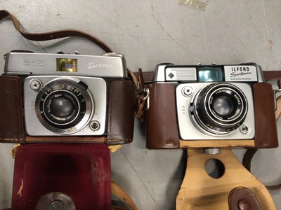 Lot 449 - One box of mixed cameras and accessories