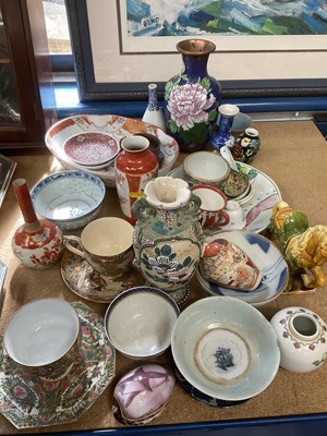 Lot 207 - Japanese and other oriental ceramics