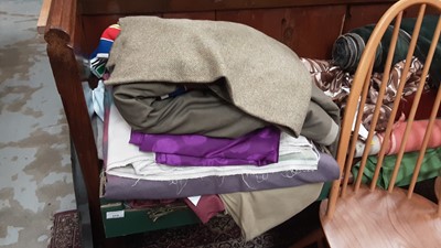 Lot 113 - Collection of fabric skeins and loose fabric