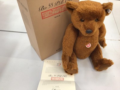 Lot 1832 - Steiff 2002 Bear 404009 boxed with certificare.