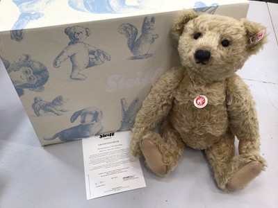 Lot 1833 - Steiff 2014 Grand Old Bear 682728, boxed with certificate.