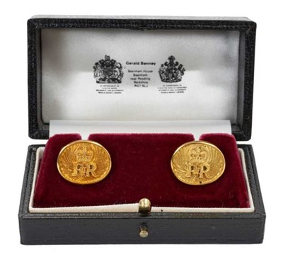 Lot 28 - H.M.Queen Elizabeth II - pair gold plated presentation cufflinks in fitted case