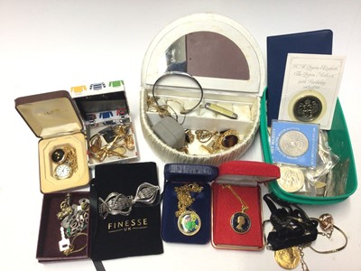 Lot 274 - Quantity of costume jewellery