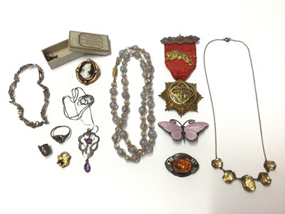 Lot 29 - Antique and later jewellery