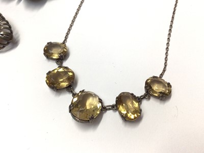 Lot 29 - Antique and later jewellery