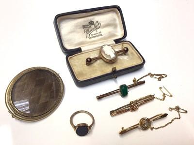 Lot 52 - Victorian 15ct gold bar brooch, two other 9ct gold bar brooches, 9ct gold ring and two other brooches