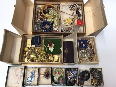 Lot 56 - Group vintage costume jewellery and bijouterie